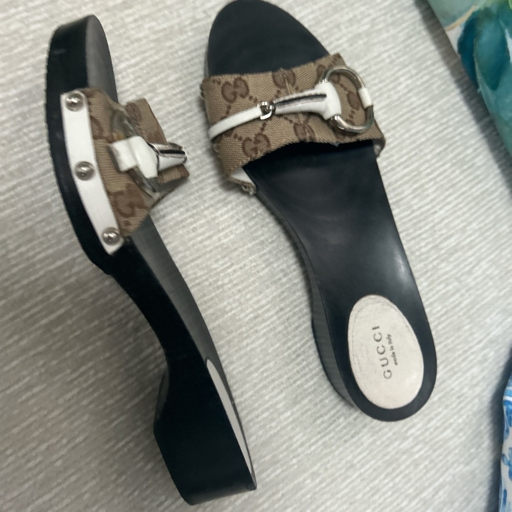 Gucci Women's Brown and White Mules - Picture 2 of 2